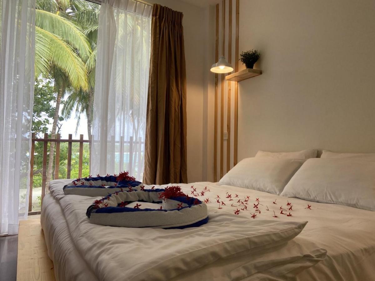 Portia Hotel&Spa Dhiffushi Esterno foto