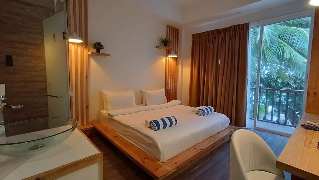 Portia Hotel&Spa Dhiffushi Esterno foto