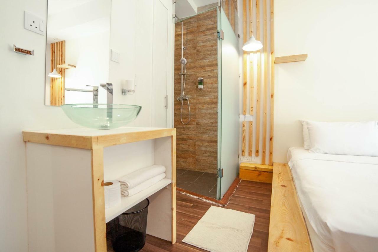 Portia Hotel&Spa Dhiffushi Esterno foto