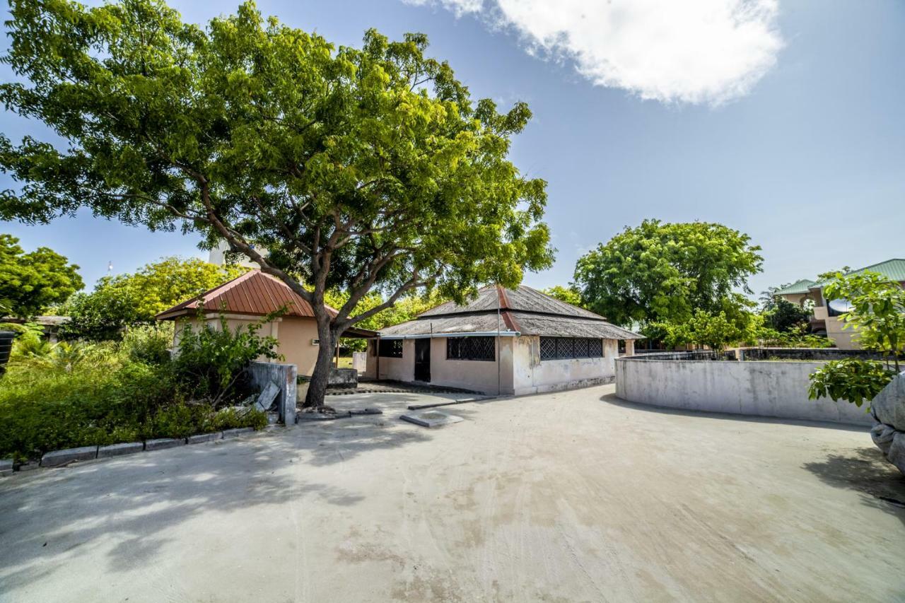 Portia Hotel&Spa Dhiffushi Esterno foto